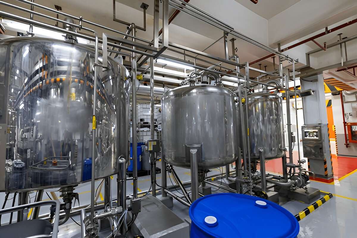 300 Gallon Stainless Steel Mixing Tank